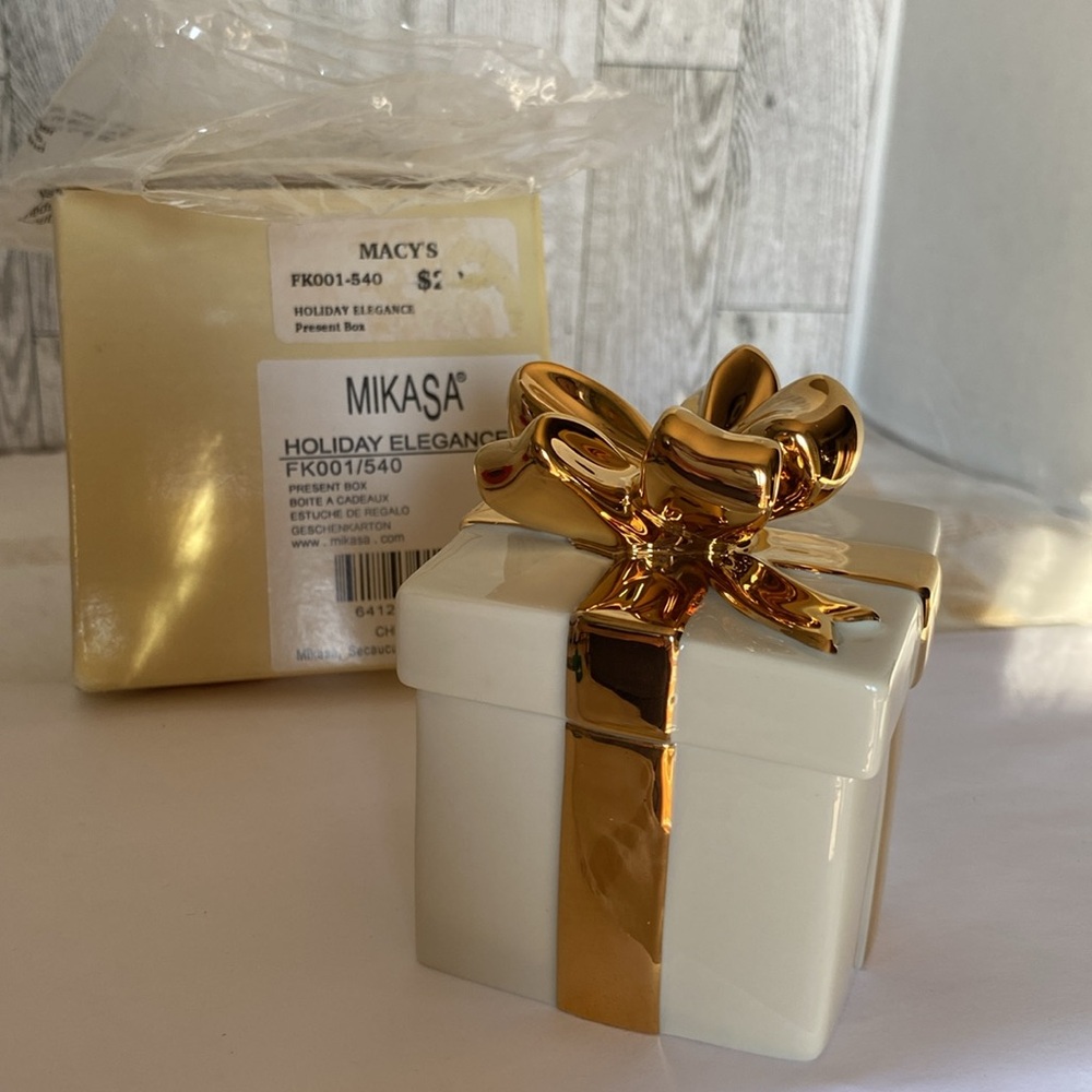 4/$25 Mikasa  Holiday Elegance "Present Box" FK001/540 New in Box & wrapping NWT